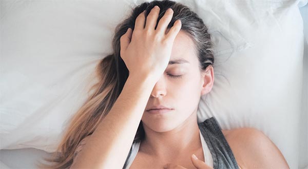النوم يزول صداع بعد عملية الانف